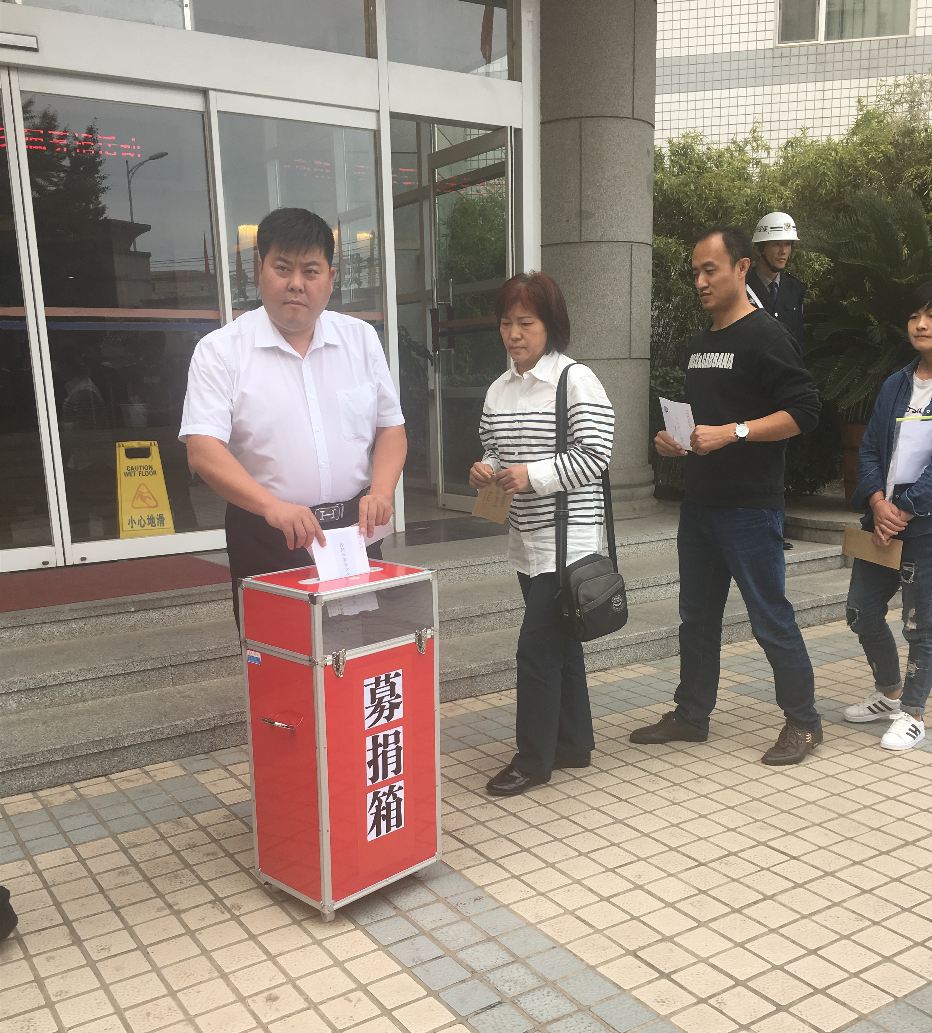 大爱无疆 奉献无悔——为9.19事件殉职保安员王志(图3) 大爱无疆 奉献无悔——为9.19事件殉职保安员王志(图3)