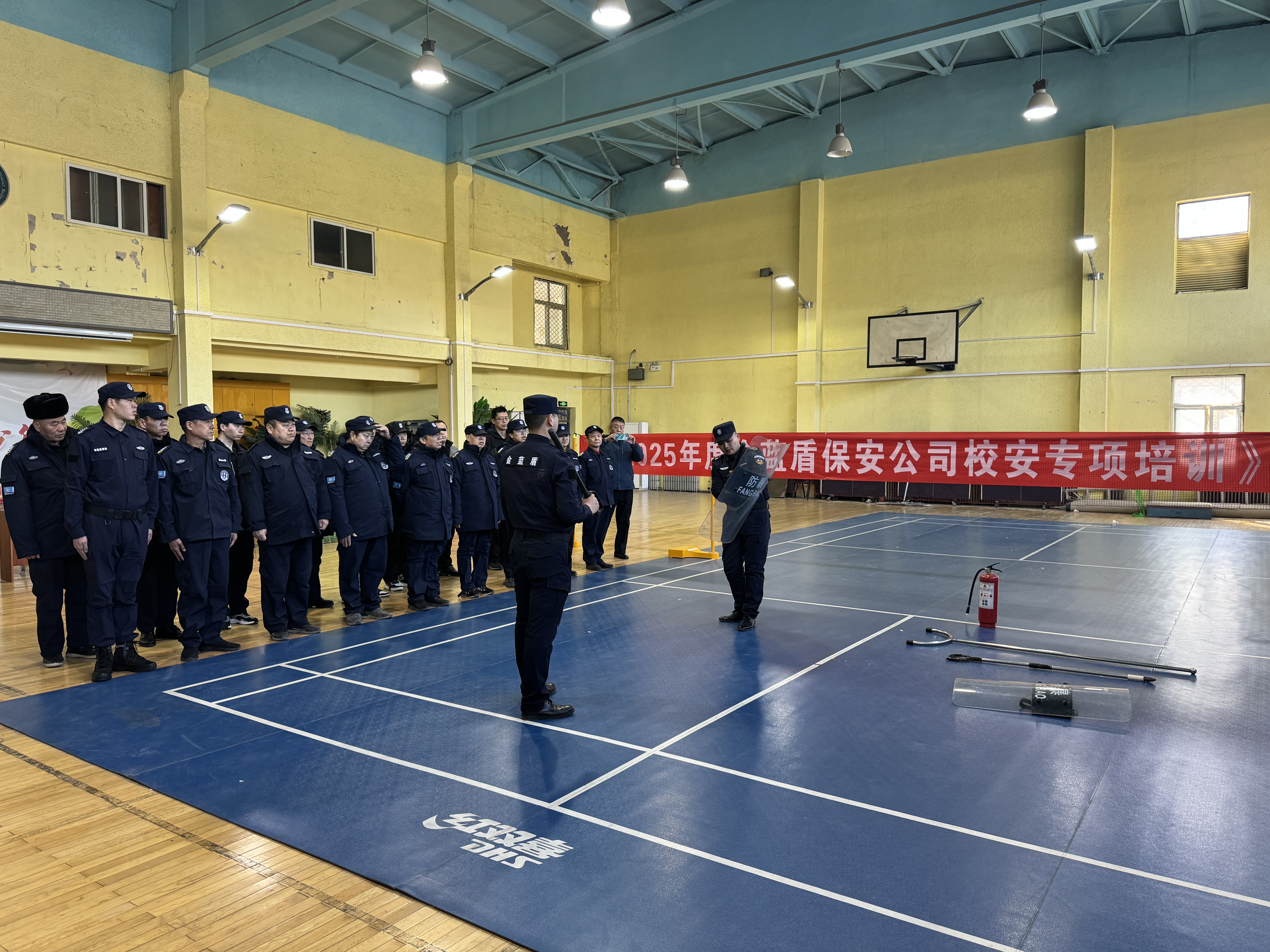 筑牢校园安全防线】金蓝盾组织开展校园保安员培训演练活动